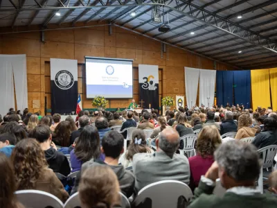Colegio Puerto Varas celebró sus 30 años de historia junto a más de 700 personas