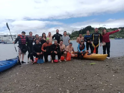 Comunidad ULagos logra histórico cruce a nado del canal Tenglo