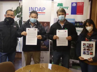 Conaf e Indap firman convenio para apoyar a comunidades indígenas