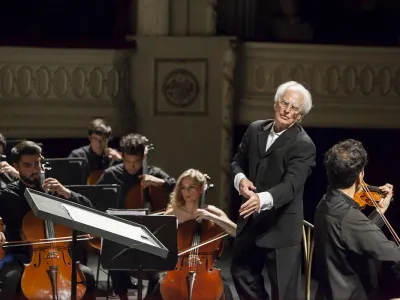 Concierto Gratuito y On Line: Orquesta Filarmónica de Santiago interpreta el histórico Concierto Beethoven y el violín dirigido por el destacadísimo maestro Juan Pablo Izquierdo