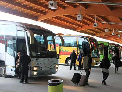 ¿Cuáles son mis deberes y derechos al viajar en bus?