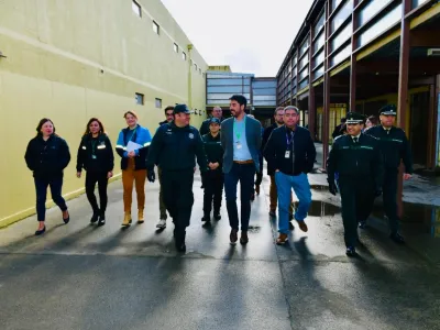 Directivos del Hospital Puerto Montt visitaron recinto penitenciario Alto Bonito para fortalecer el trabajo con Gendarmería