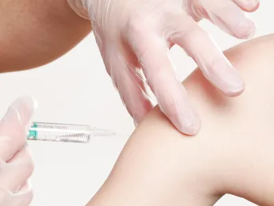 Dra. María Teresa Valenzuela, decana de la Facultad de Ciencias para el Cuidado de la Salud USS: “Lo relevante es que todas las personas de riesgo deben acudir a vacunarse, y en caso de influenza, lo antes posible”