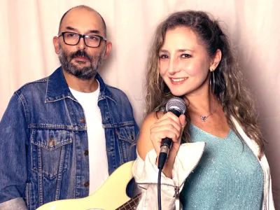 Dúo “Retrowave” llega a Dreams con Megamix Ochentero para cantar y bailar