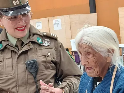 Elecciones 2025: en Puerto Varas votó la electora más longeva del país, la señora Juanita con 114 años