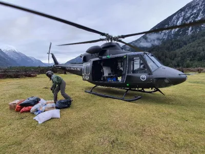 En Palena: Personal de la FACH llegó hasta “Los Turbios” con 2 toneladas de alimento para ganado