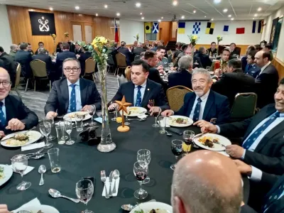 En Puerto Varas, Caleuche rindió homenaje a las Glorias Navales en emotivo bogatún conmemorativo