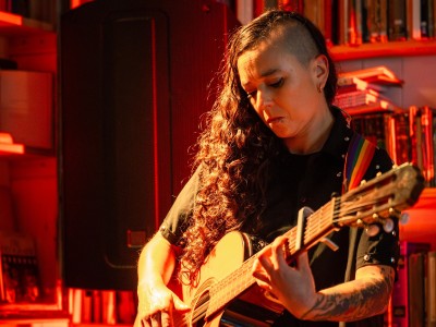 En Puerto Varas comienza la Gira Fractal 2026 de la artista valdiviana Caro Salinas