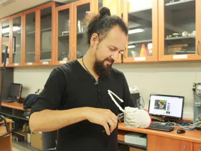 En una primera etapa serán distribuidas en Osorno: ULagos lidera fabricación de protectores faciales para prevenir contagios de covid-19