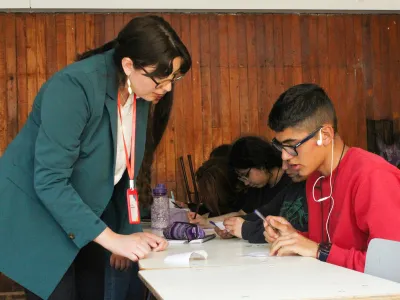 Enseña Chile abre postulaciones al programa que busca formar jóvenes líderes