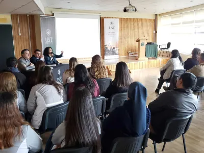 Escuela de Derecho UST: Analizan génesis y modificaciones de la actual Constitución