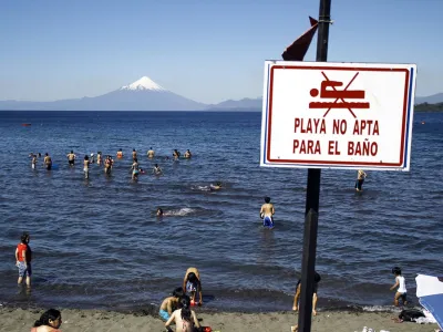 ¿Está prohibido bañarse en la Costanera de Puerto Chico dada la No Habilitación de la playa del sector? 