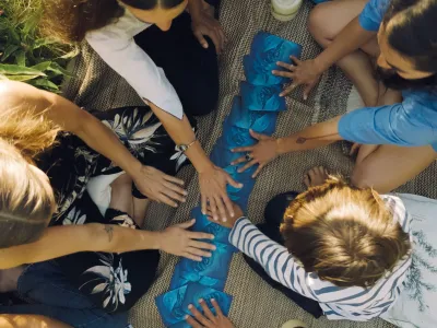 Estudio Bosque Azul lanza juego sobre patrimonio biocultural y lenguajes del territorio Chileno con un conversatorio en CAMM Puerto Varas