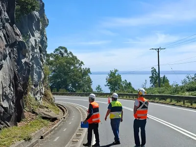 Expertos de Vialidad y Sernageomin inspeccionaron grieta en La Cantera: hay riesgo de posible desprendimiento