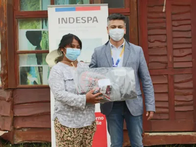 Faenas más dignas y seguras: 122 algueras de Los Lagos reciben trajes de surf, botines y gorros