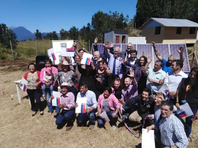 Familias aisladas de Cochamó cumplieron el anhelado sueño de tener energía eléctrica gracias a paneles solares
