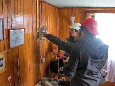 Familias de Santa Bárbara recibieron resultado de diagnóstico técnico para resolver problema de elevadas cuentas de electricidad
