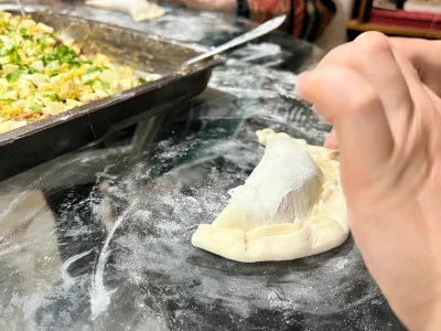 Fiestas Patrias 2025: Costo promedio de la empanada de pino subió $65 en doce meses