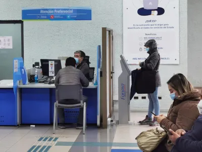 Fonasa refuerza atención remota este invierno y anuncia horario en sucursales