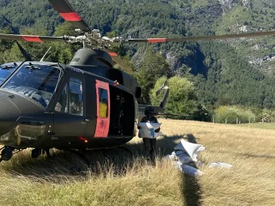 Fuerza Aérea trasladó más de una tonelada de alimento para animales hacia Cochamó
