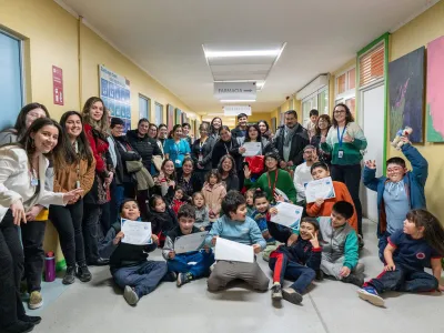 “Galería Salud”: niños y niñas transforman espacios de salud en Llanquihue a través del arte