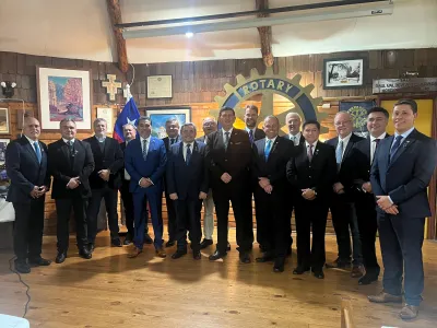 Gobernador Distrital de Rotary visita clubes rotarios de Puerto Varas y destaca trabajo conjunto con la comunidad