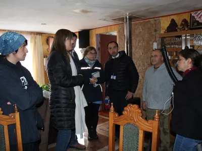 Gobernadora de Llanquihue y Alcalde de Puerto Montt visitaron familias de Alerce afectadas por el Tornado