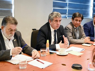 Gobernadores regionales sostuvieron reunión con Director de Dipres: solicitan autonomía para definir en qué áreas aplicar el ajuste presupuestario del 3%