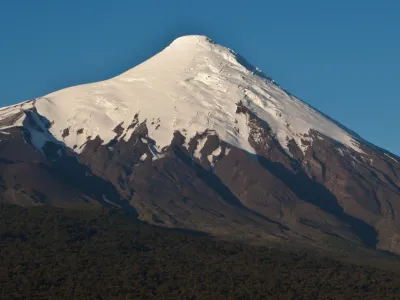 Hombre muere tras sufrir caída mientras realizaba un ascenso no autorizado en el Volcán Osorno