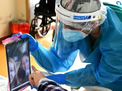 Hospital Puerto Montt mediante el uso de videollamadas refuerza la atención de los pacientes