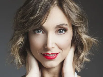 Hoy viernes en el Lucky 7 de Dreams Puerto Varas: comediante Jenny Cavallo presenta  su Stand Up ¿Por Qué?
