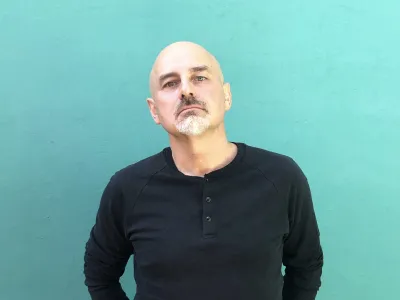 Invitan a Charla gratuita de escritor, editor y guionista Luis López-Aliaga