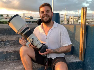 Javier Hausdorf, el fotógrafo puertovarino que capturó a un pudú nadando en el Río Maullín