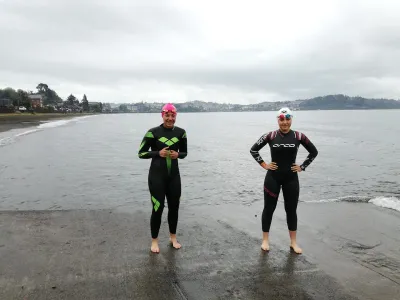 Jóvenes Atletas locales entrenan en el Lago Llanquihue para prepararse para Sudamericano en Lima y Competencia de Nado Nacional