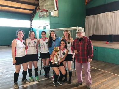 La Academia Deportiva Puerto Varas se quedó con la Copa Independencia de Hockey Indoor 