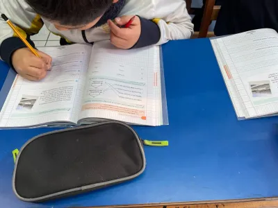 La escritura a mano también evoluciona: Por qué la letra cursiva y la imprenta es una habilidad clave para los estudiantes