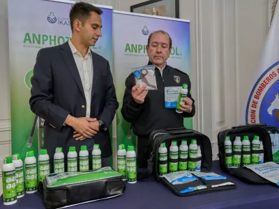 Bomberos de Chile recibe donación de kits especializados para unidades HAZMAT
