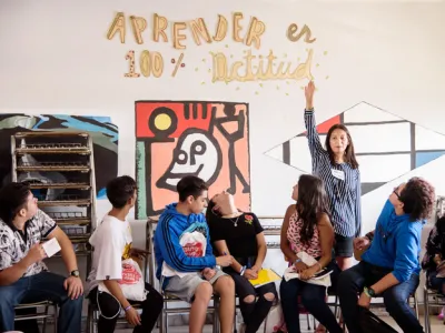 “Las salas vuelven a estar llenas, solo faltas tú”: Enseña Chile busca líderes para impactar en educación  