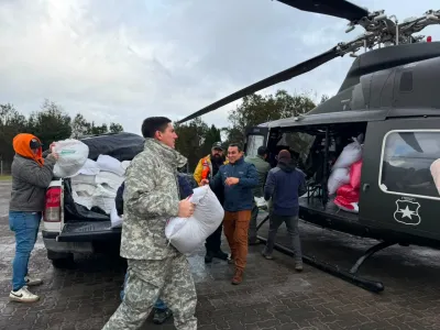 Más de 3 toneladas en suministros trasladó la FACH hacia la cordillera