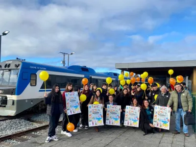 Ministerio de las Culturas junto a estudiantes de Llanquihue viajan en tren para activar el Día de los Patrimonios de las niñas, niños y adolescentes en la región