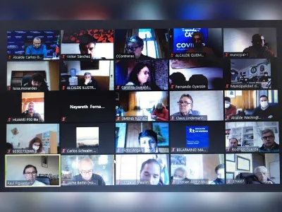 Ministro de Educación conversa con alcaldes de la región para abordar la contingencia educacional 