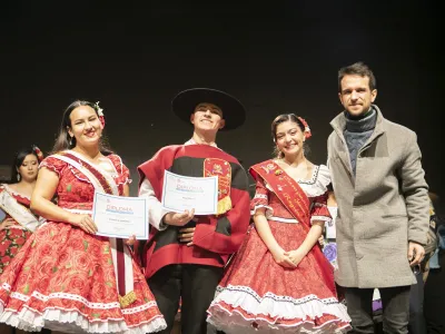 Municipalidad de Puerto Varas conmemoró Día Nacional del cuequero y la cuequera destacando a 11 jóvenes de la comuna
