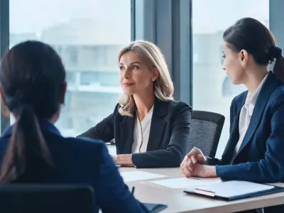Participación femenina en directorios cayó tras dos años de alza y brecha salarial en alta gerencia creció a niveles de 2022