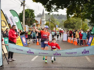 Pese a la lluvia, Juan Carlos Mera y Carola Püschel se coronaron en el RunFrutillar