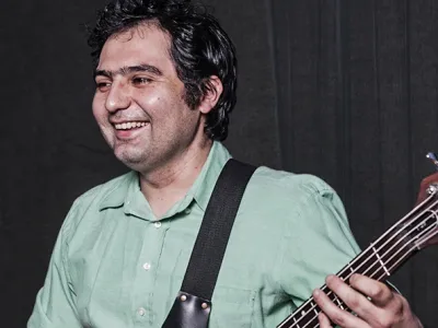Profesor que enseña a jóvenes con discapacidad visual fue el ganador del Teacher Prize Chile 2020 en la categoría de música