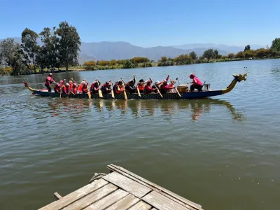 Remadoras "Rosas de los Vientos" representaron a la Región de los Lagos en el Segundo Festival de Bote de Dragón en Chile