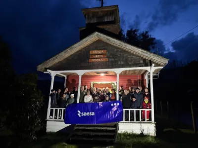Saesa iluminó capilla en Hornopirén con su programa “Barrios con Energía”