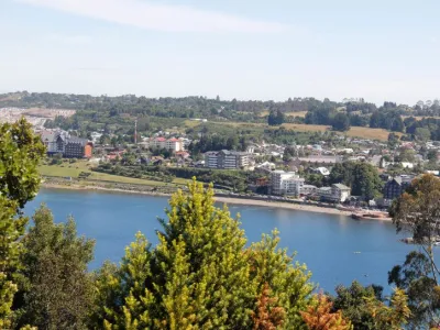 Se eliminarán estacionamientos de primera línea en costanera puertovarina y en calle San Francisco