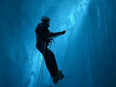 Sección de Exploración y Rescate de la Base Antártica del Capitán General Bernardo O´Higgins Riquelme se entrena en Técnicas de Rescate en Grietas