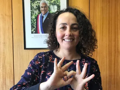 Seremi de Desarrollo Social estudiará Diploma en Lengua de Señas Chilenas UACh
